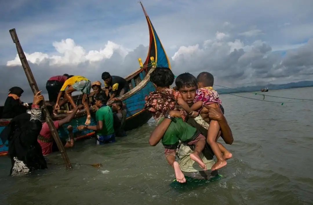 At Least 250 Missing After Boat Sinks in Andaman Sea – Rohingya Khobor