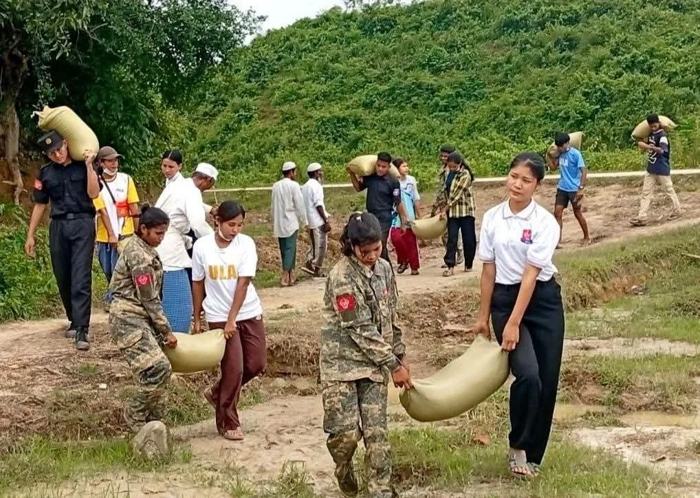 Rohingya Muslim Members of Arakan Army Reportedly Join Flood Relief Efforts in Buthidaung – Rohingya Khobor