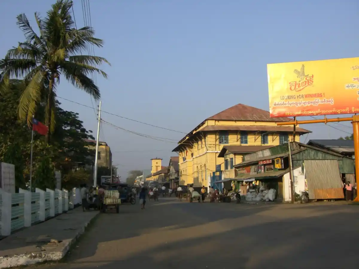 Rohingya Report Arbitrary Arrests and Extortion by Junta Forces in Sittwe – Rohingya Khobor